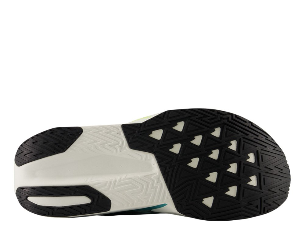 Мужские беговые кроссовки New Balance FuelCell Rebel v5 M бирюзово-белые