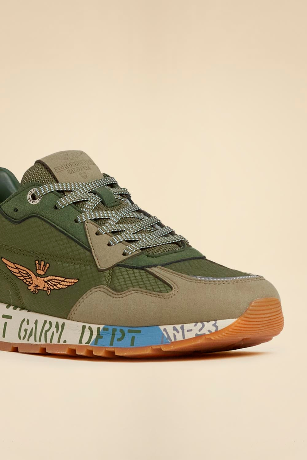 Кроссовки из текстиля