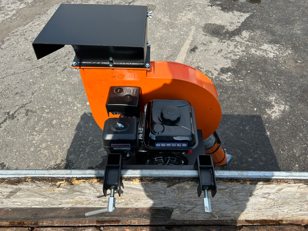 "Сороед-160Н". Навесной пылесос для уборки листьев