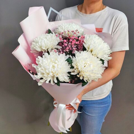 Букет из 5 одноголовых хризантем "Антонов"