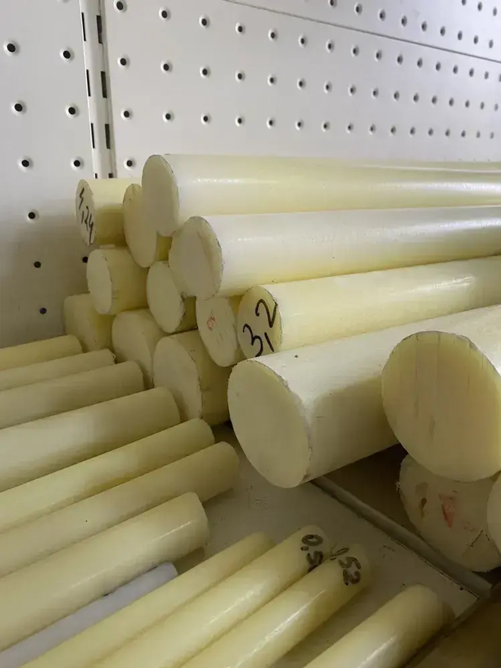 Капролон Стержневой Ф40 мм, длина 1000 мм