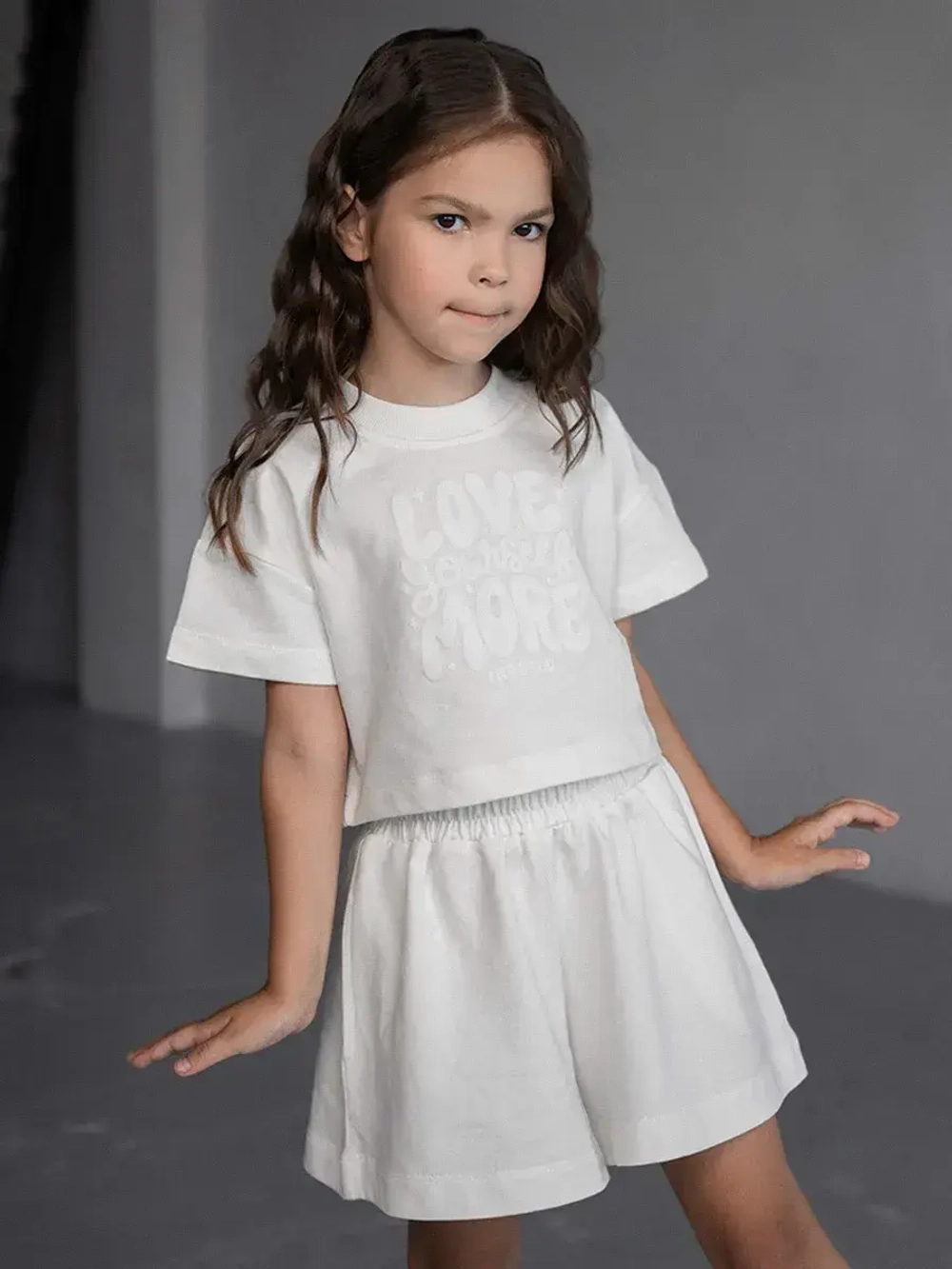 Летний костюм для девочки с шортами