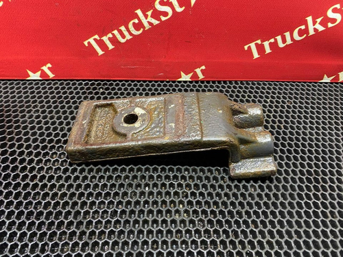 Кронштейн переднего стабилизатора правый