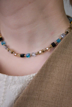 Колье кубики Swarovski микс: голубой, черный, телесный, молочный, гематит, оттенок золото