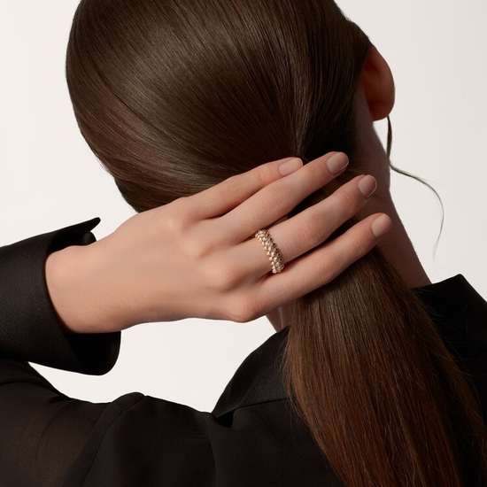 Кольцо Clash de Cartier ring, small model, paved in rose gold