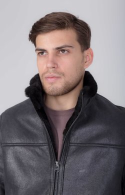 короткая мужская дубленка из овчины с мехом