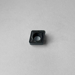 CCMT060208-UM FE1130  Пластина токарная