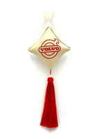 Ромб объемный на присоске VOLVO (экокожа, бежевый, красная вышивка, кисть)