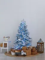 Заснеженная ель с гирляндой «Россо» холодный свет (Литая+пвх) от 1.2 до 2.4 м