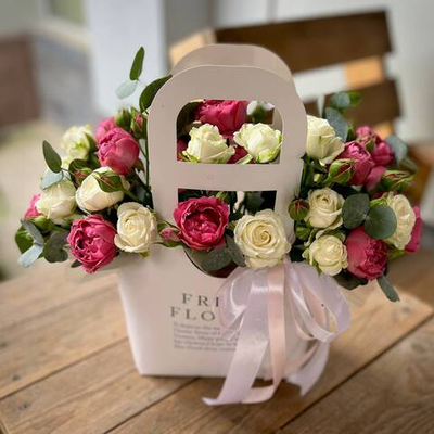 Композиция "Шепот лепестков"