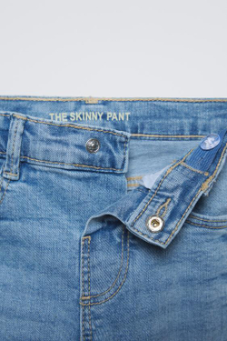 ZARA БАЗОВЫЕ ДЖИНСЫ СКИННИ, ВЫЦВЕТШИЙ СИНИЙ