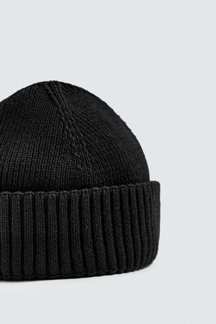ZARA КОРОТКАЯ ТРИКОТАЖНАЯ ШАПКА, ЧЕРНЫЙ