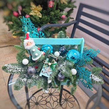 Новогодняя композиция в деревянном ящике