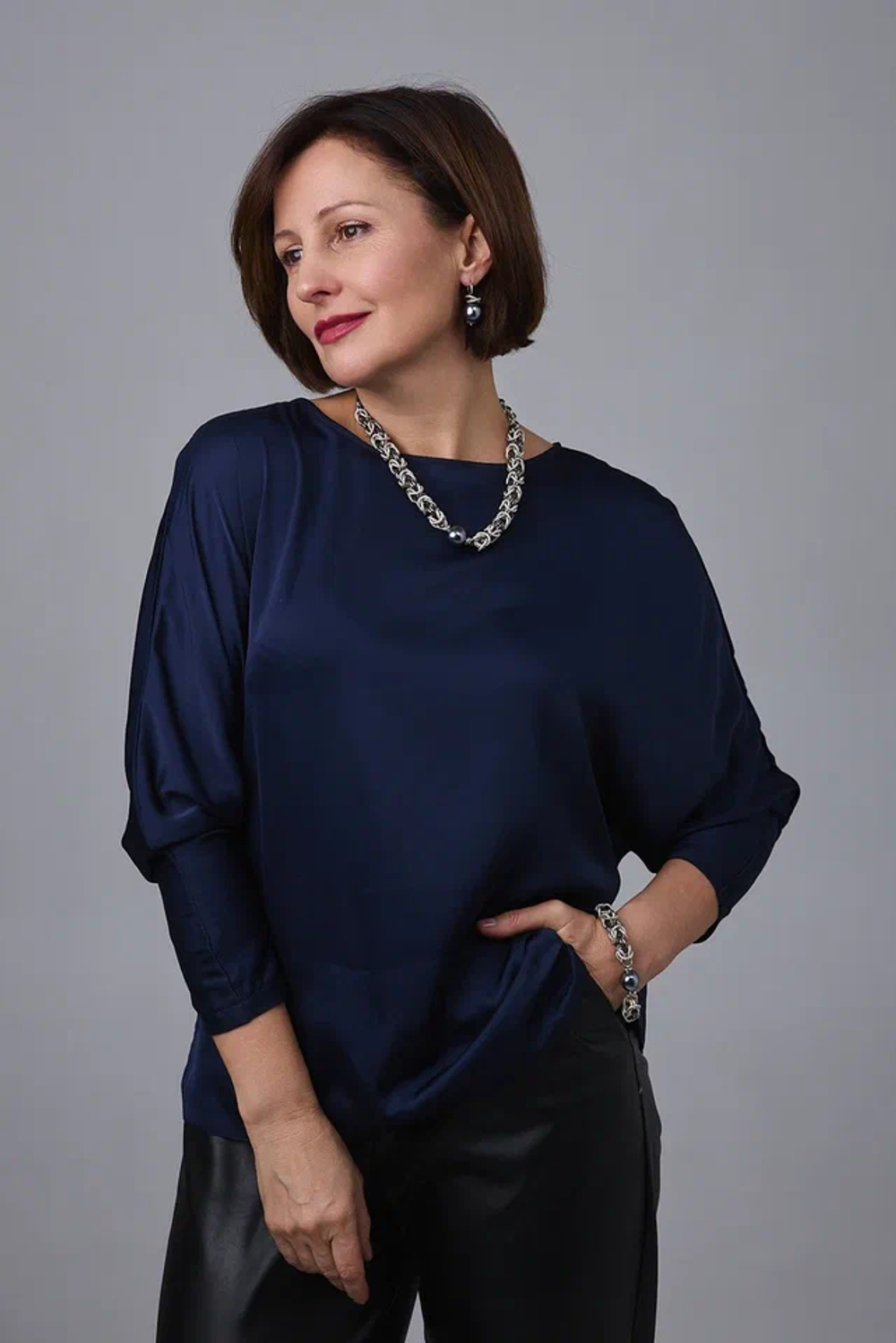 Колье Византия биколор:серебро и графит с темно-серым плоским жемчугом Майорка