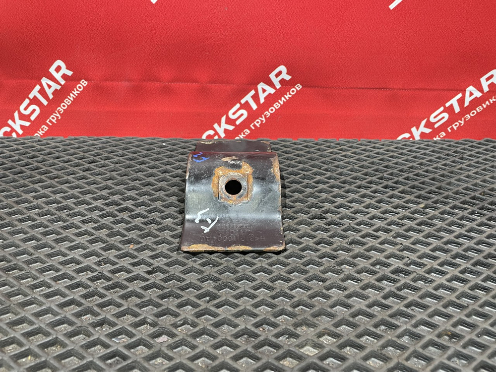 Кронштейн крыла заднего