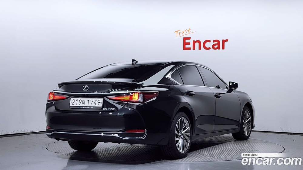 Lexus ES300h 7 Generation Executive (01.2024)