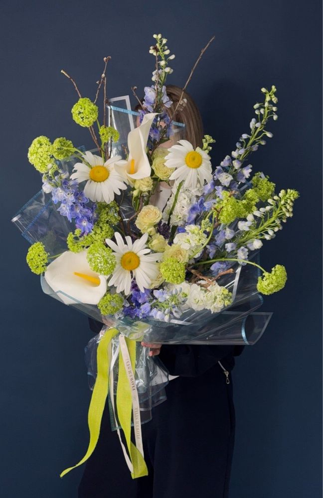 Сборный букет с Дельфиниумом