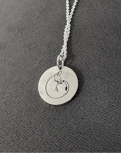 подвеска с индивидуальной гравировкой