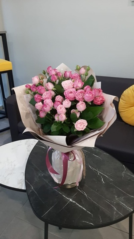 Букет из кустовой розы