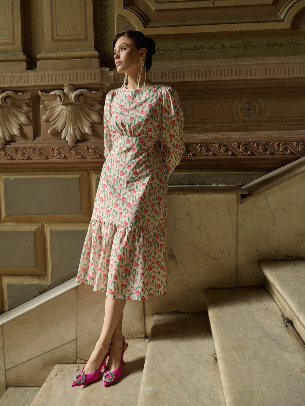 Платье с широкими манжетами