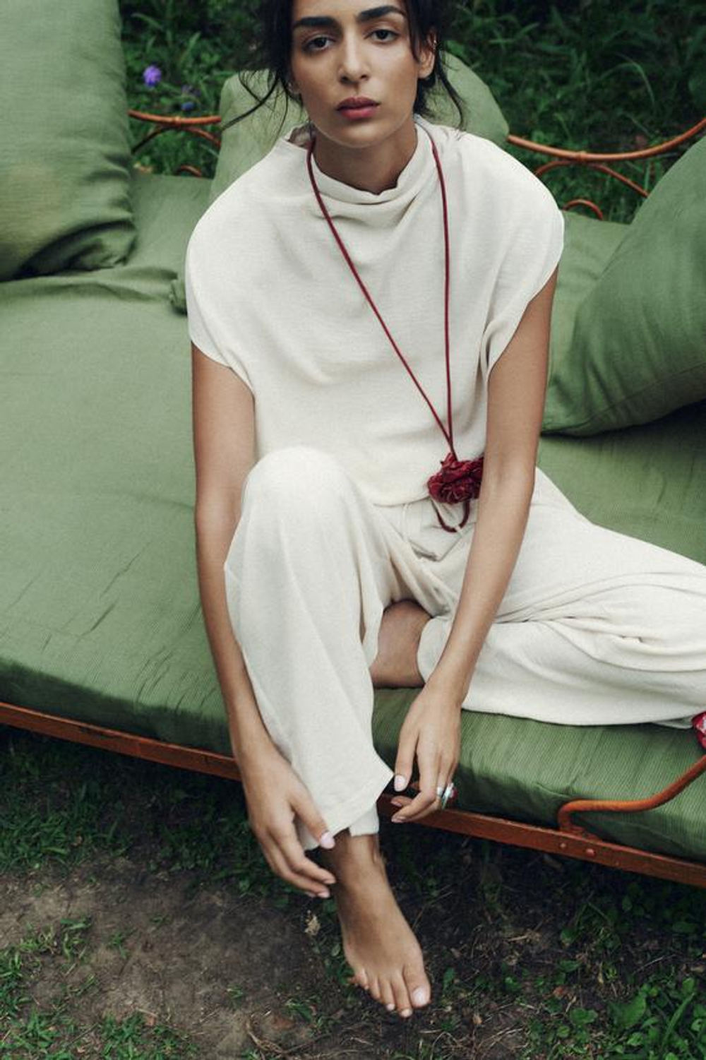 ZARA СТРУЯЩИЙСЯ ТОП СО СБОРКАМИ, ПЕСОЧНЫЙ