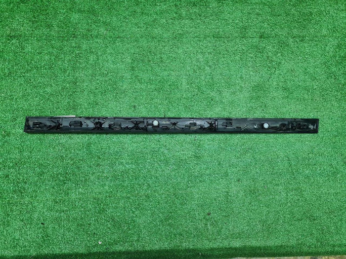 Накладка двери задняя правая BMW X7 G07 (19-нв)