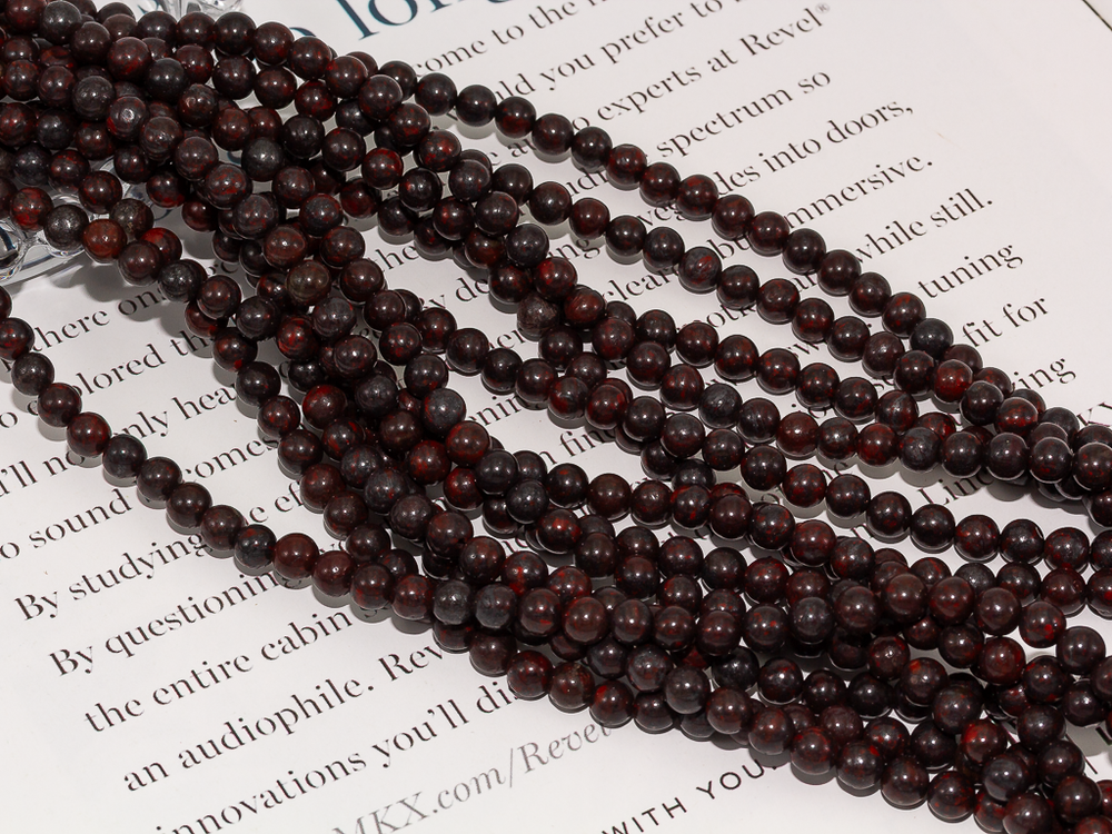 Нить бусин из яшмы 10,5мм