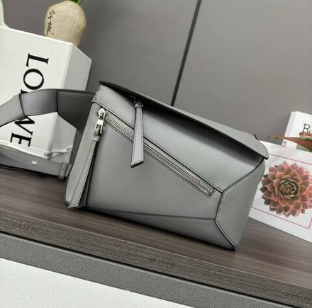 Сумка-мессенджер Loewe