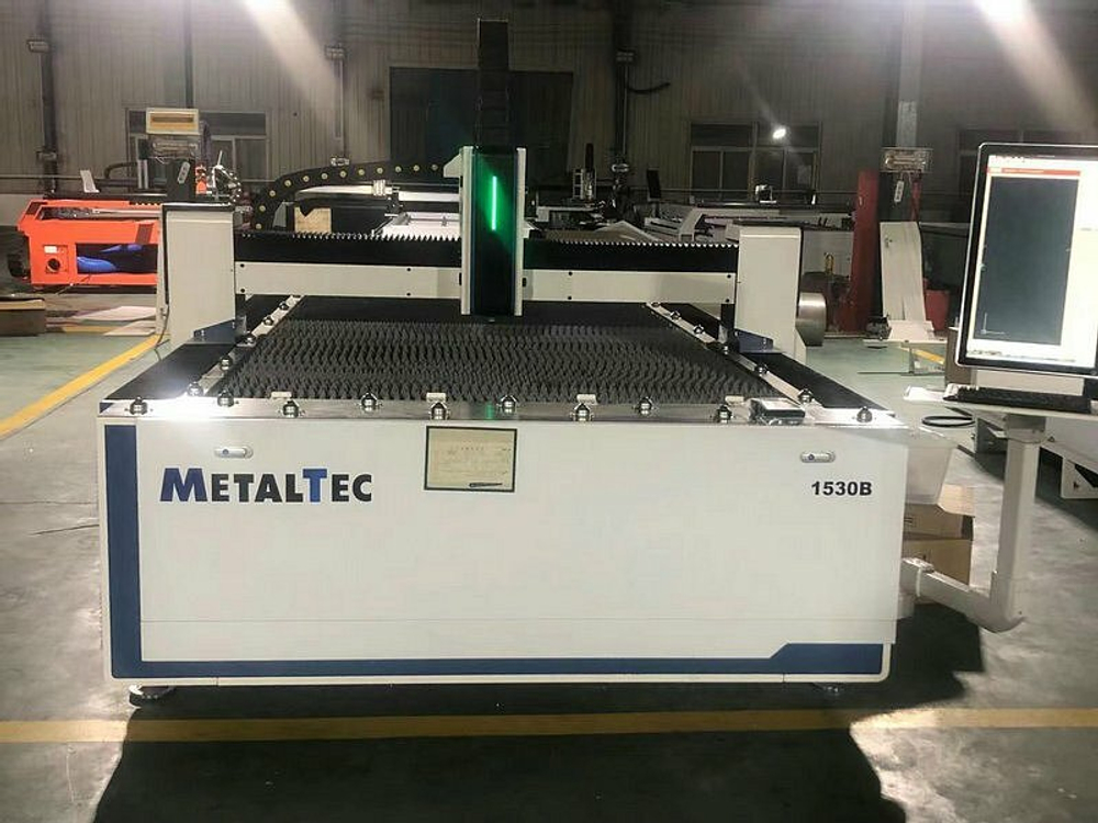 Оптоволоконный лазерный станок для резки металла MetalTec 1530B (1500W)