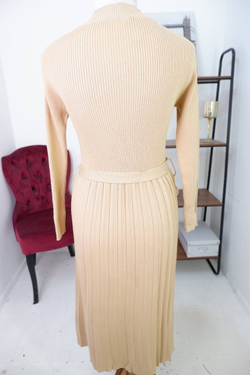 Платье спокойного цвета для весеннего гардероба, визуально 44/46 размер