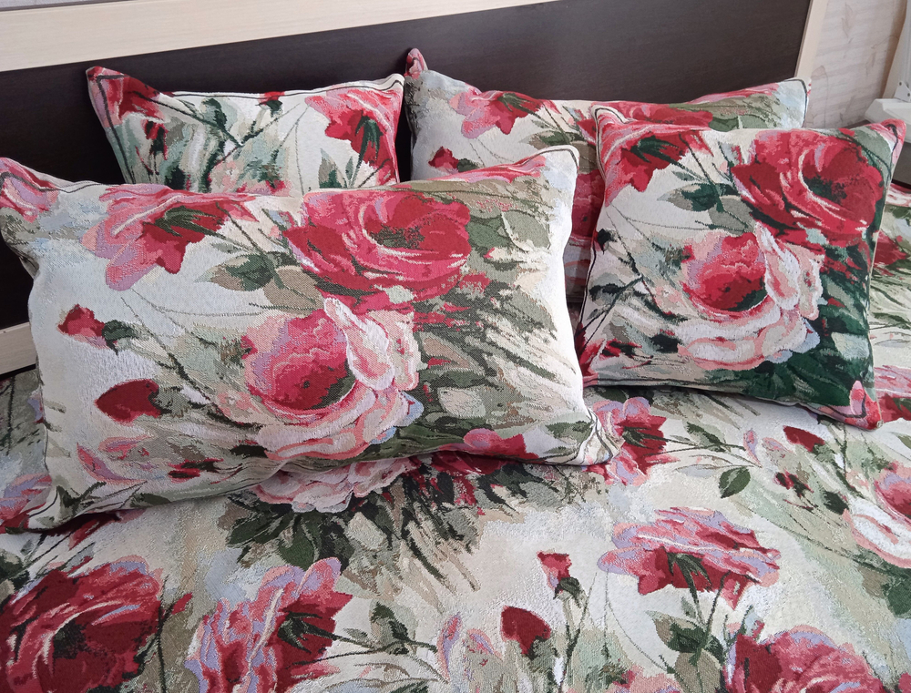 Декоративный гобеленовый чехол для интерьерной подушки Акварельные розы 37*58