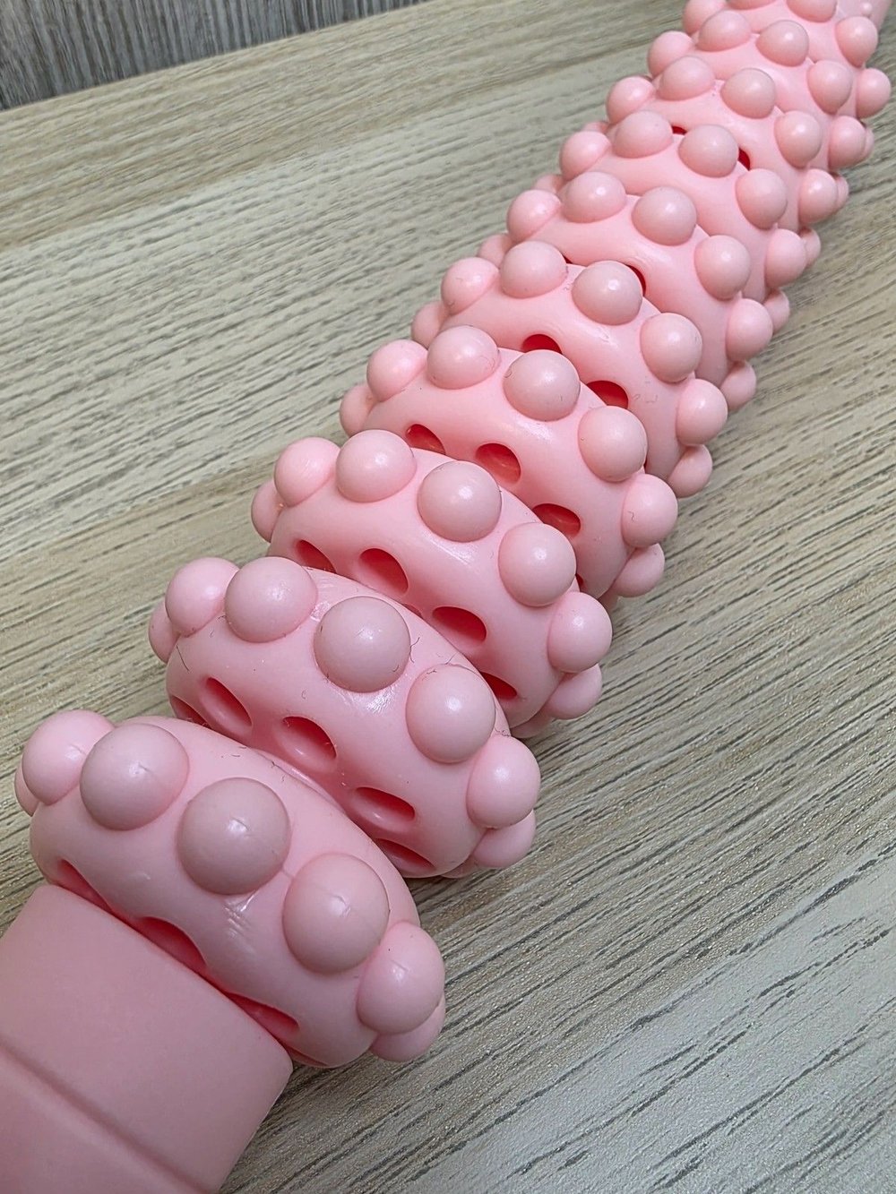 Ручной роликовый массажер для тела 38 см розовый (0038-2)