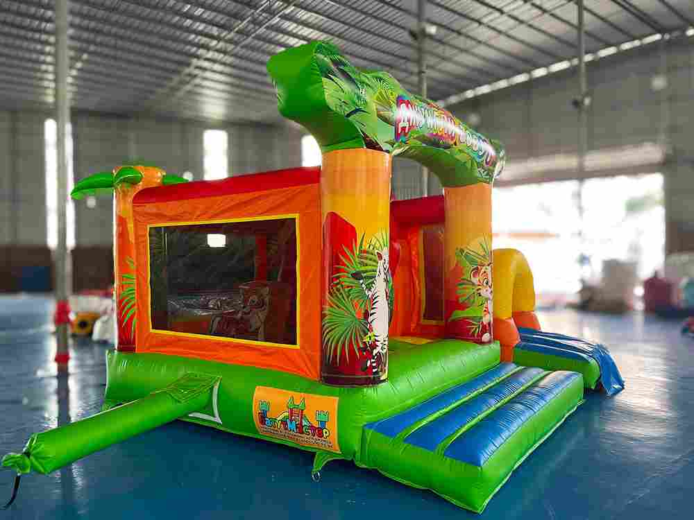 Коммерческий надувной батут «Джунгли зовут», 4*3,8*2,4 м