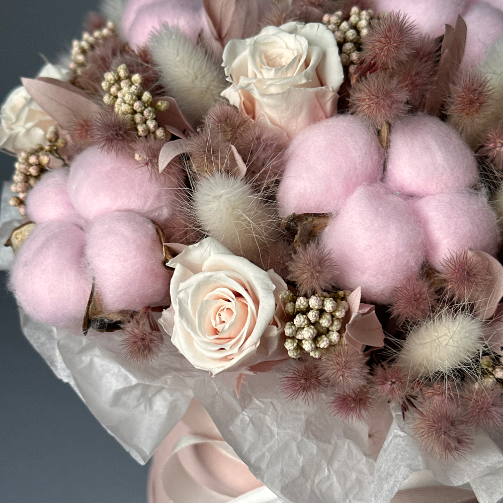 «Карамель» - композиция из стабилизированных цветов и сухоцветов