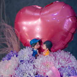 119. Классическая композиция в коробке с шариком-сердцем и фигурками