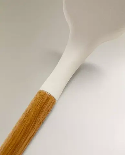 ZARA HOME ЛОПАТКА ИЗ СИЛИКОНА И ДЕРЕВА, КРЕМОВЫЙ