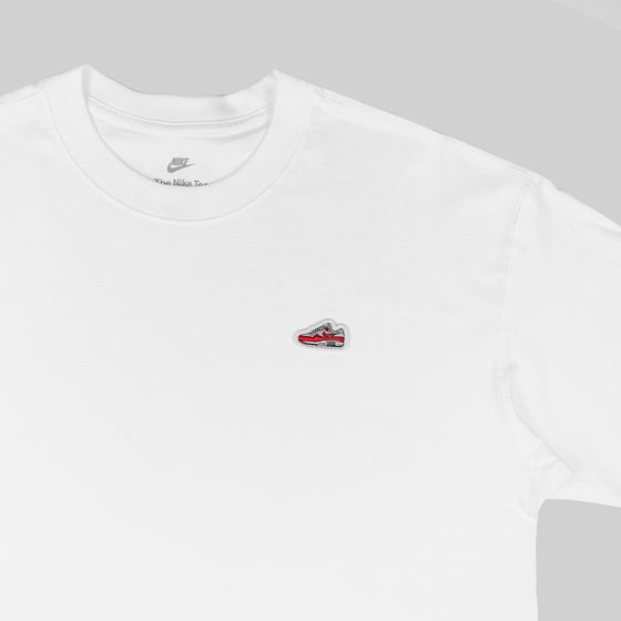 Футболка мужская Nike Sportswear Club Sneaker Patch артикул: FQ3762-100 - купить в магазине Дайс