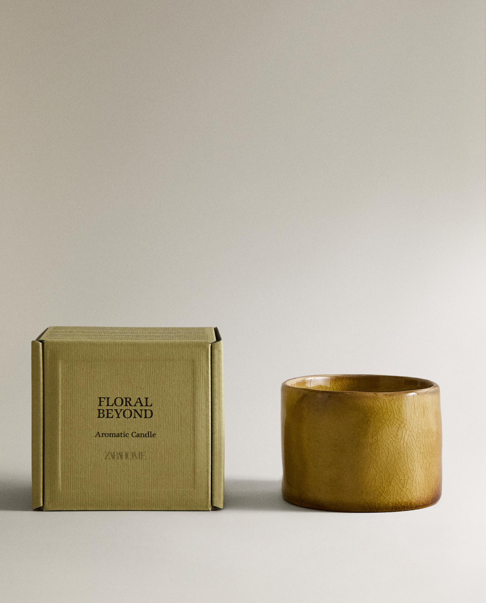Zara Home Свеча ароматическая Floral Beyond 150 г, растительный воск, аромат цветочный, Розовый