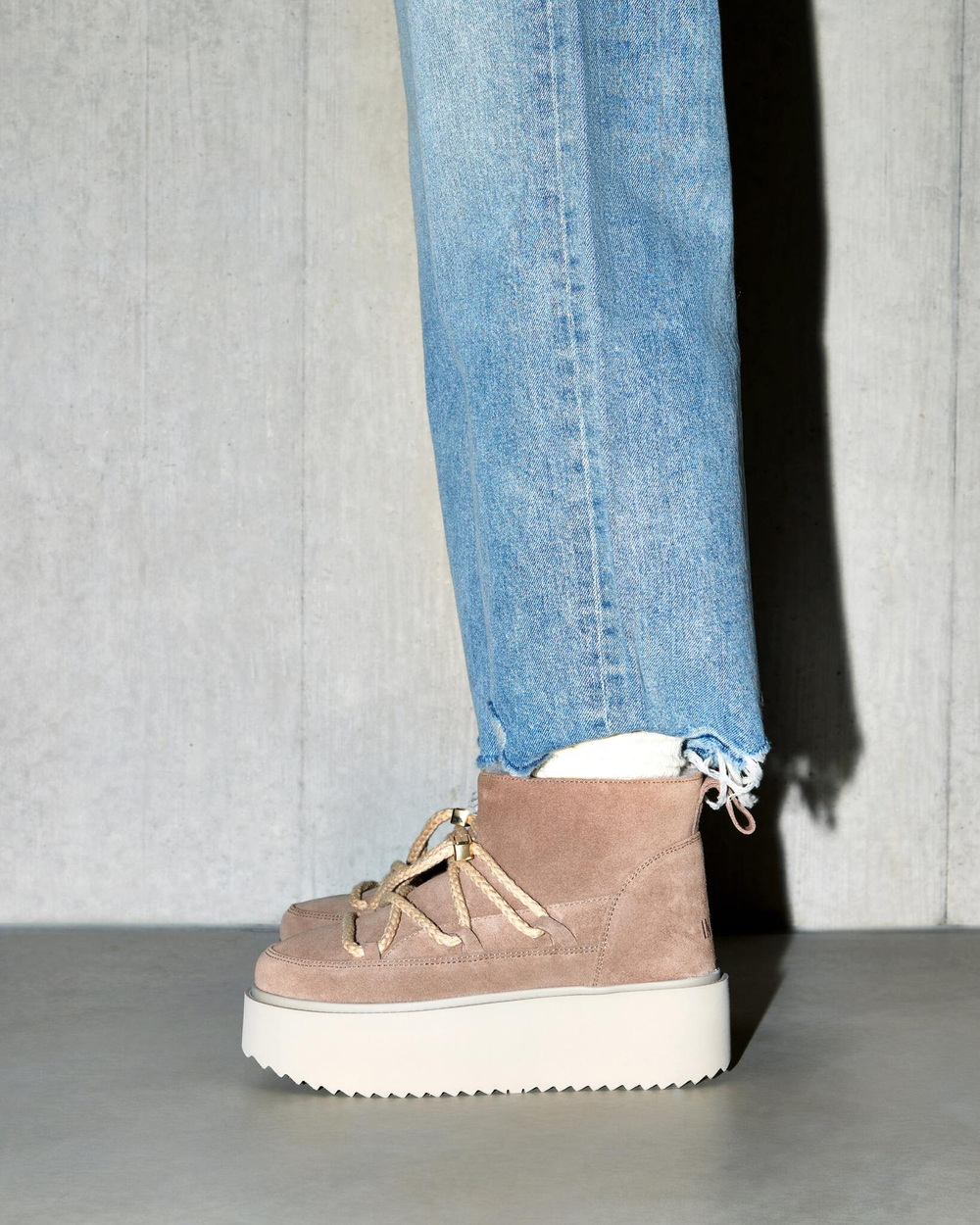 Замшевые полусапоги INUIKII 75204-004 Sneaker Classic Low Platform Beige на меху