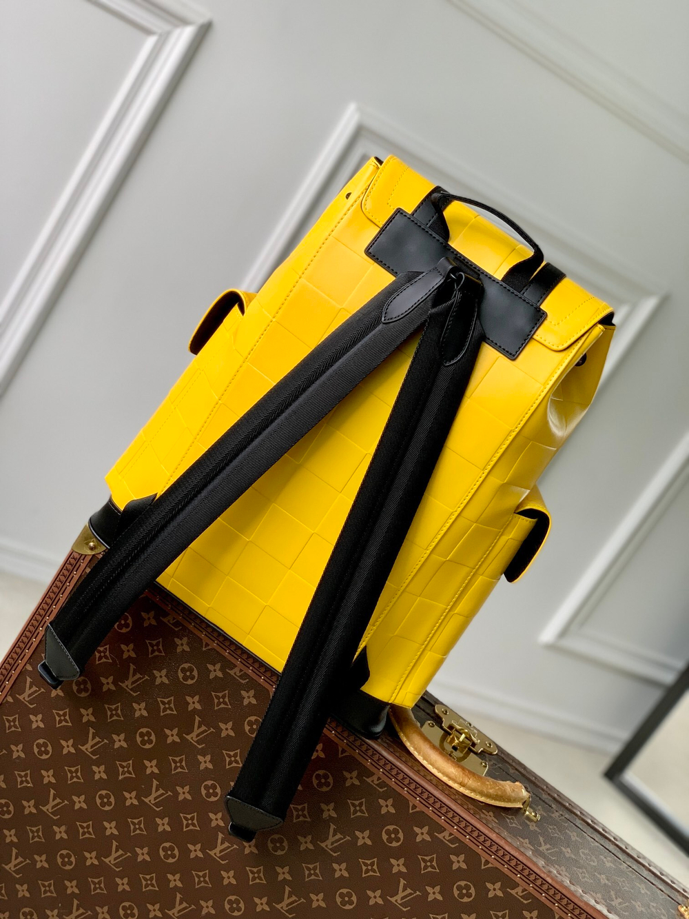 Louis Vuitton Christopher MM