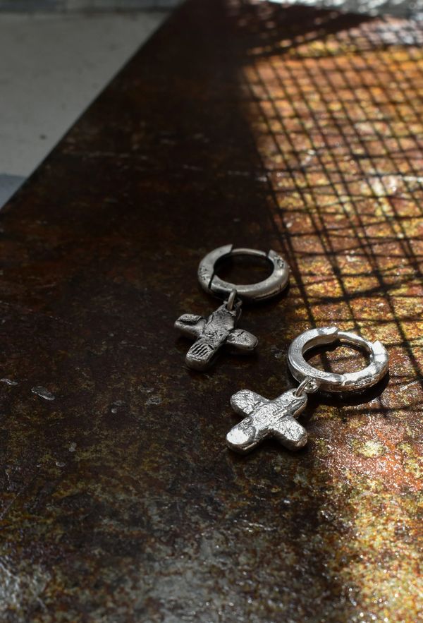 Серьга Cross Mini Oxyd темная - фото 3