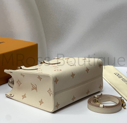 Светло-бежевая сумка Louis Vuitton Onthego PM с узором монограм