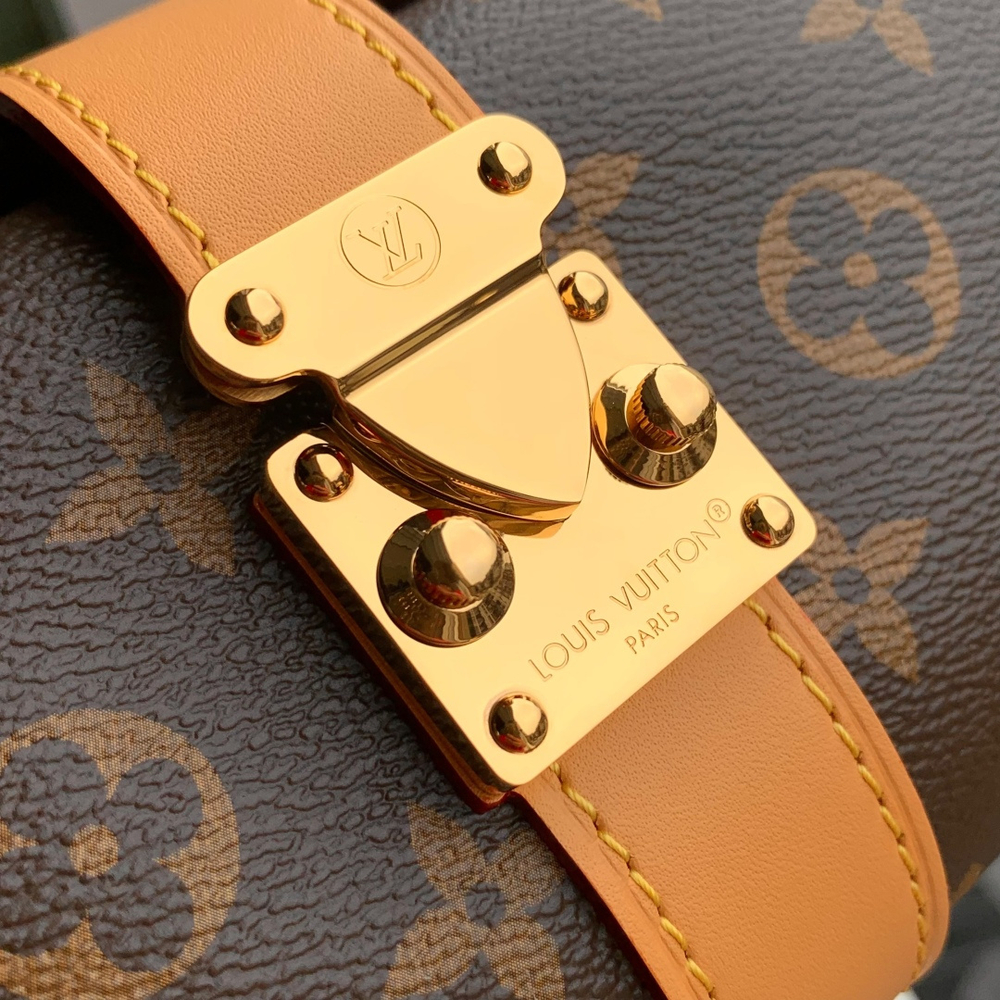 Louis Vuitton Pochette Mia