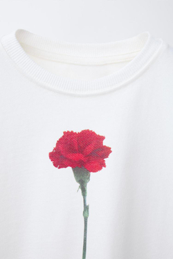 ZARA ФУТБОЛКА С ЦВЕТОЧНЫМ ПРИНТОМ, БЕЛЫЙ