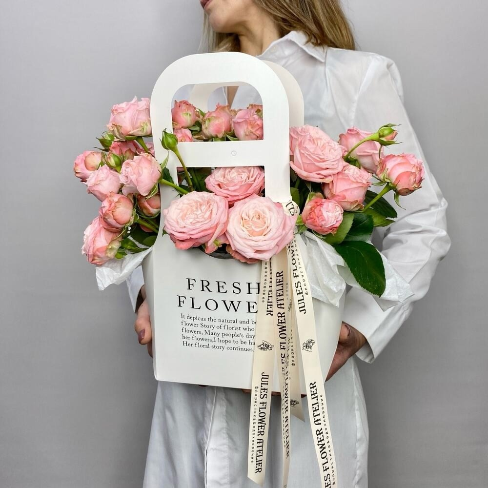 «Карамельный сироп» кустовые пионовидные розы в сумке