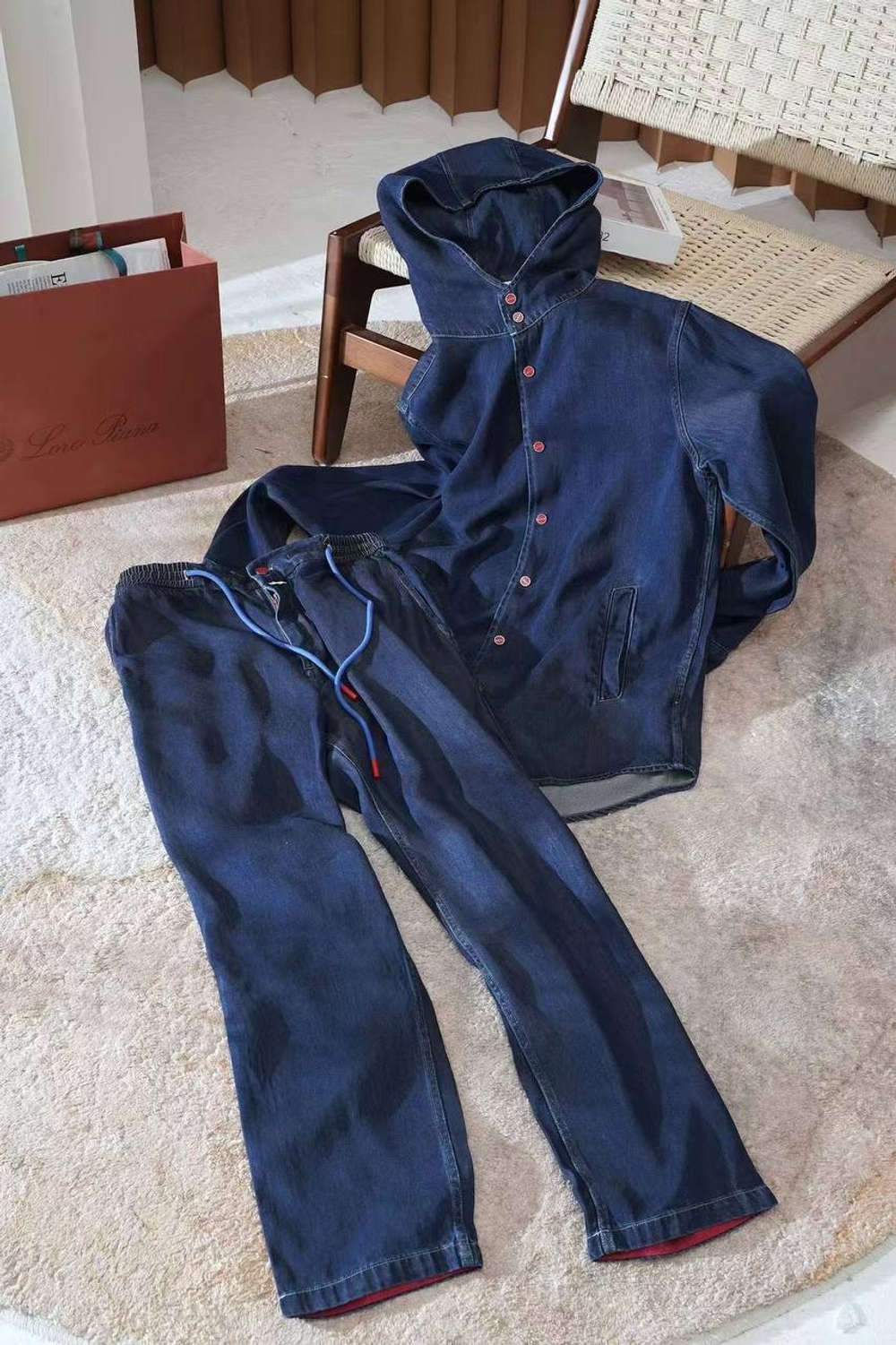 Прогулочный костюм Kiton