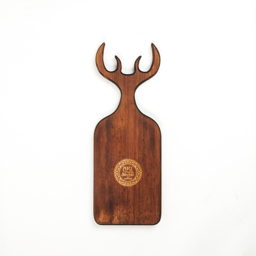 Доска разделочная из древесины сибирского кедра с гравировкой "Home is where the heart is". RD98