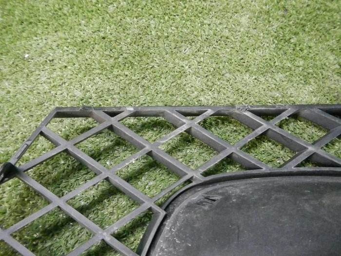 Решетка переднего бампера правая Bentley Bentayga (2020-н.в.)