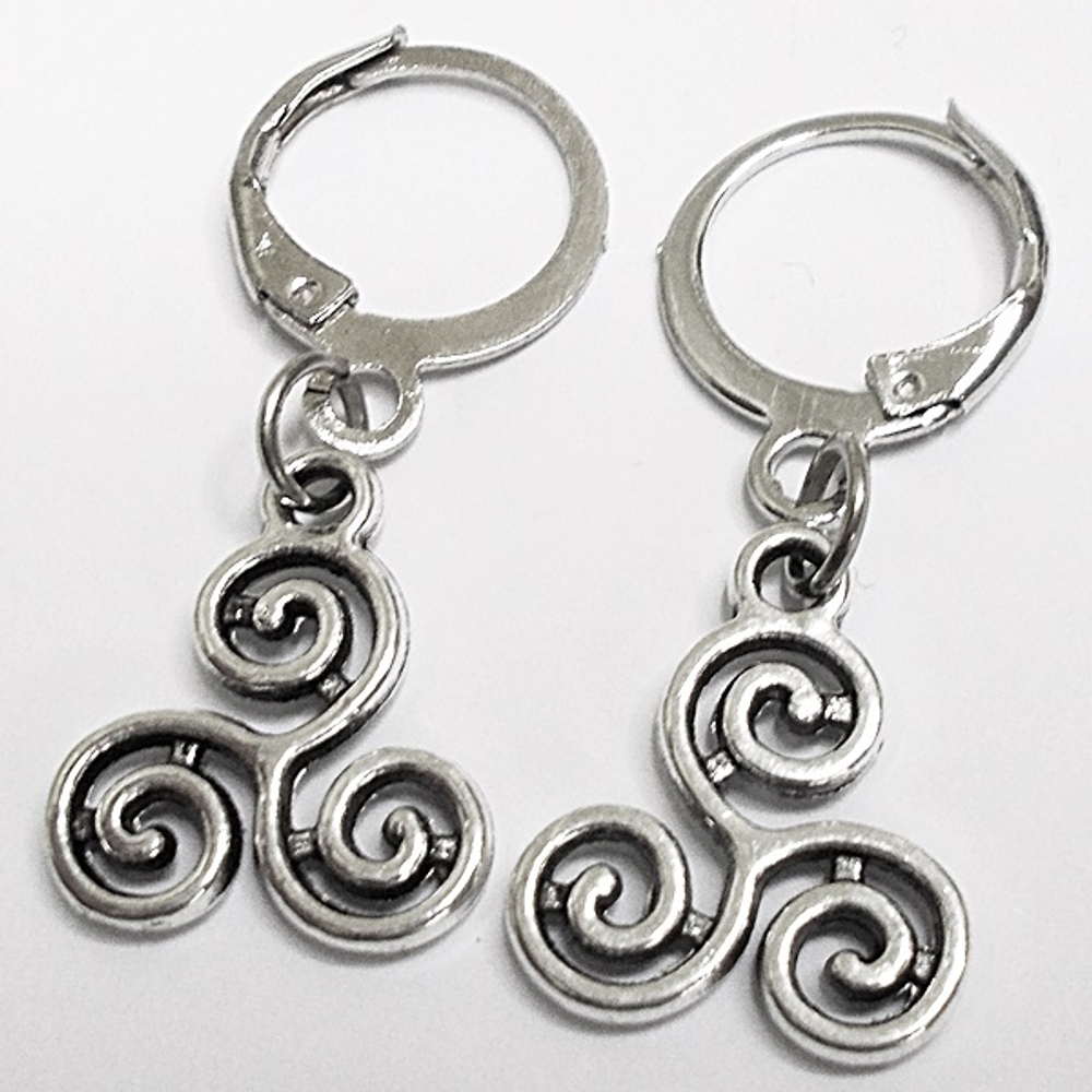 Серьги кольца с подвеской "Трискель" (13х13мм) для пирсинга ушей. Бижутерия.