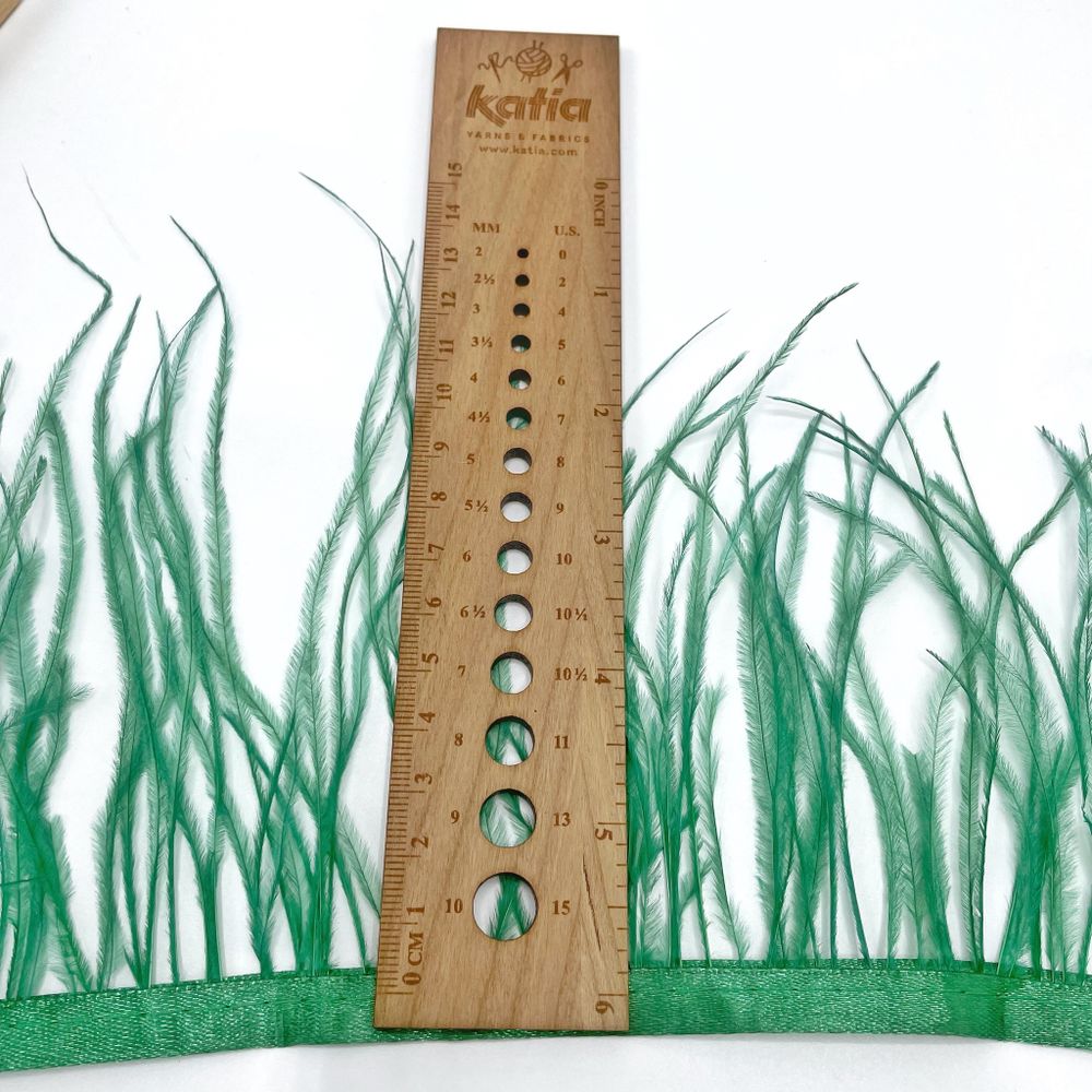 Перья страуса на ленте